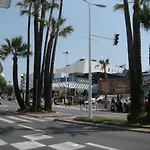 Voyage 2 pièces 3 étoiles calme plein centre à 5mn des plages et du Palais
